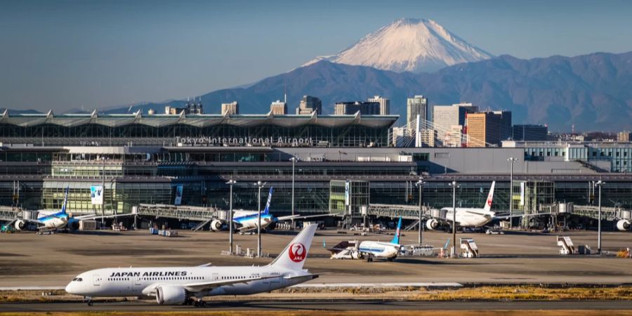 Tokyo Haneda Airport Mount Fuji Hintergrund Landebahn