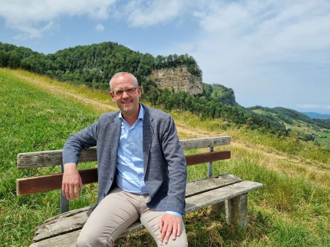Hartmann tritt die Nachfolge von Pascal Ryf (Mitte) an. onlinereports