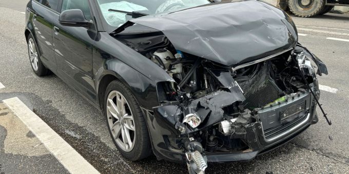Neunkirch: Eine Person bei Auffahrunfall zwischen zwei Autos verletzt. Auffahrunfall in Neuenkirch
