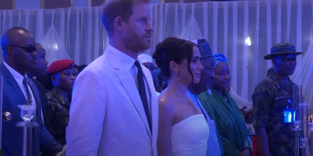 Meghan Markle and Harry refuse to sing the British anthem!