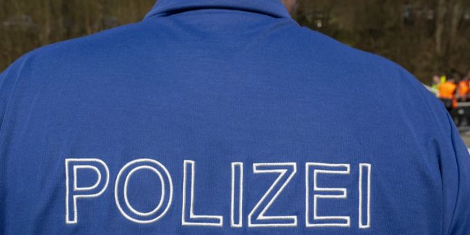 Könnten im Baselbiet bald ausländische Polizistinnen und Polizisten zum Einsatz kommen? (Symbolbild) Baselbiet Ausländer Niederlassungsbewilligung C