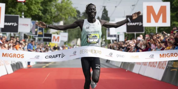 GP von Bern: Dominic Lobalu bei seinem Zieleinlauf. Dominic Lobalu