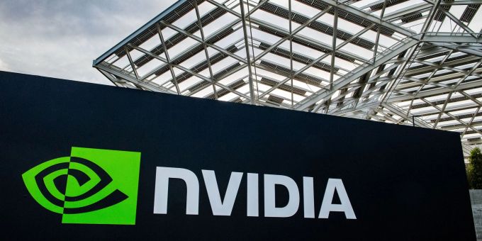 Der Quartalsgewinn von Nvidia sprang im Jahresvergleich von gut 2 auf knapp 14,9 Milliarden Dollar hoch. Der Quartalsgewinn von Nvidia sprang im Jahresvergleich von gut 2 auf knapp 14,9 Milliarden Dollar hoch.