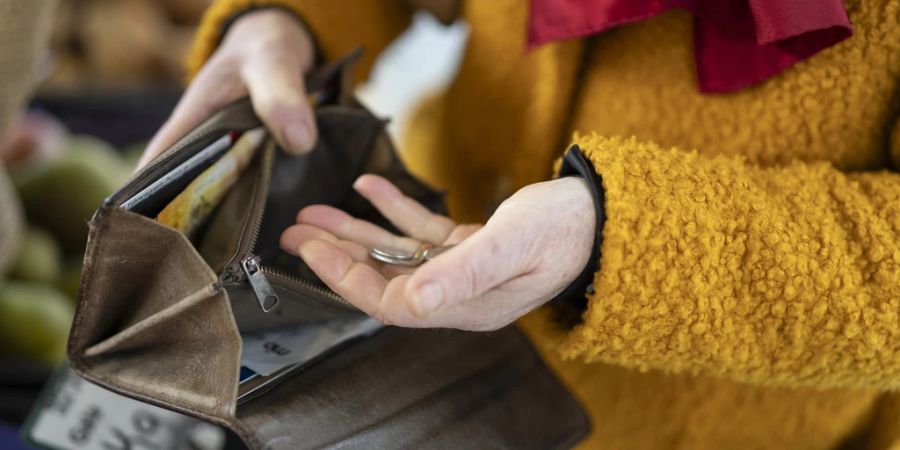 Wegen der Teuerung bleibt am Ende des Monats weniger Geld übrig.