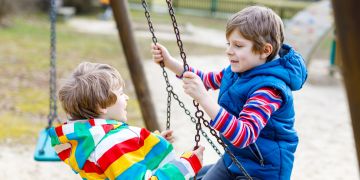 Kinder Spielplatz Schaukel
