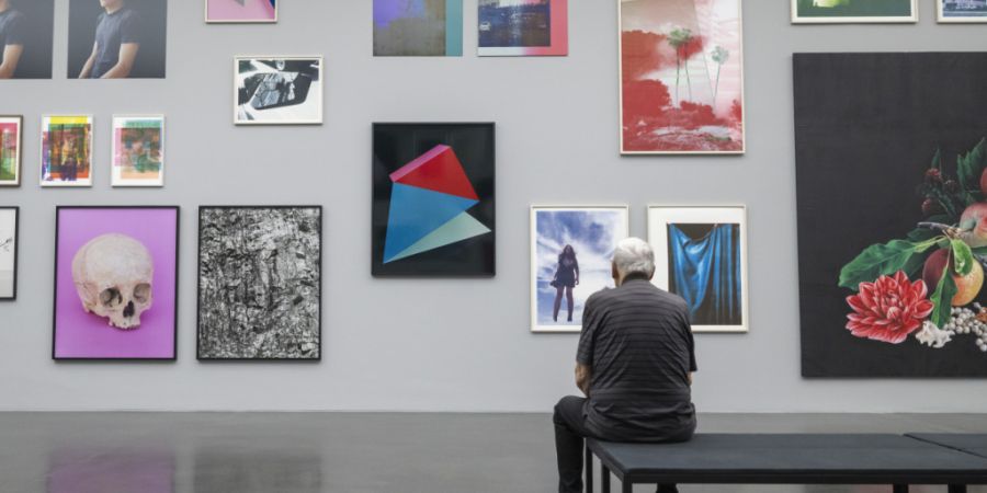 «All at Once» zeigt, auf welch vielfältige Art und Weise Shirana Shahbazi mit ihren Fotografien umgeht.