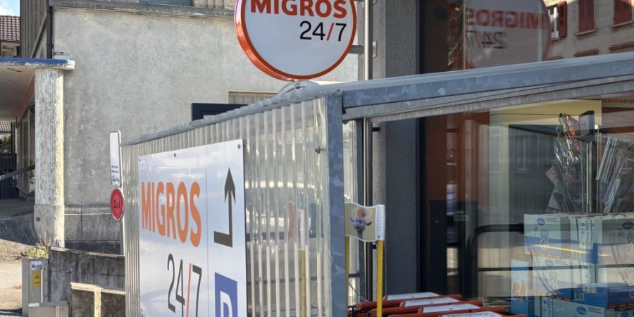 Die Migros hat in Herisau den ersten Migros-Supermarkt der Schweiz mit durchgehenden Öffnungszeiten in Betrieb genommen.
