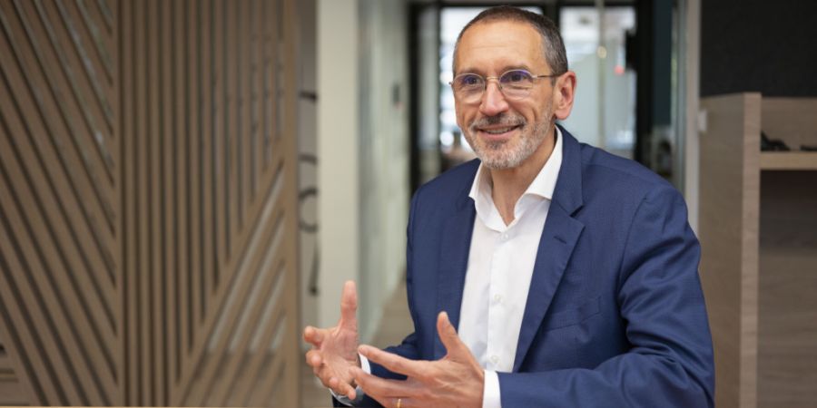 Adecco-CEO Denis Machuel will Menschen nicht durch KI ersetzen, sondern sie dazu «befähigen, besser mit KI zu arbeiten». (Archivbild)
