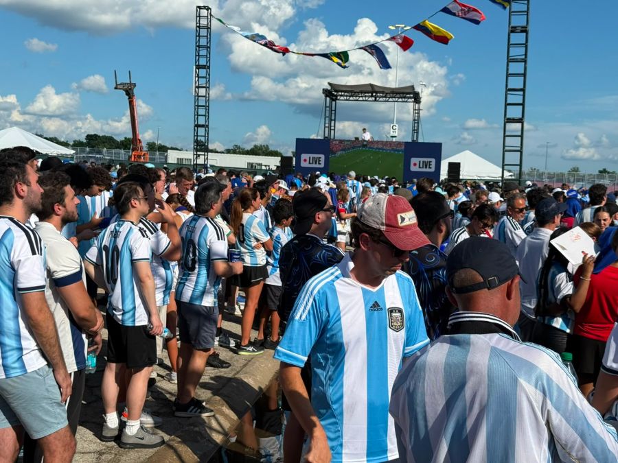 Die argentinischen Fans sind in Kansas City deutlich in der Überzahl.