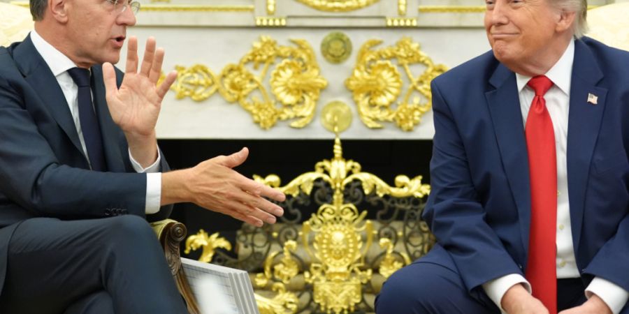 US-Präsident Donald Trump trifft sich  im Oval Office des Weißen Hauses mit NATO-Generalsekretär Mark Rutte. Foto: Jacquelyn Martin/AP/dpa