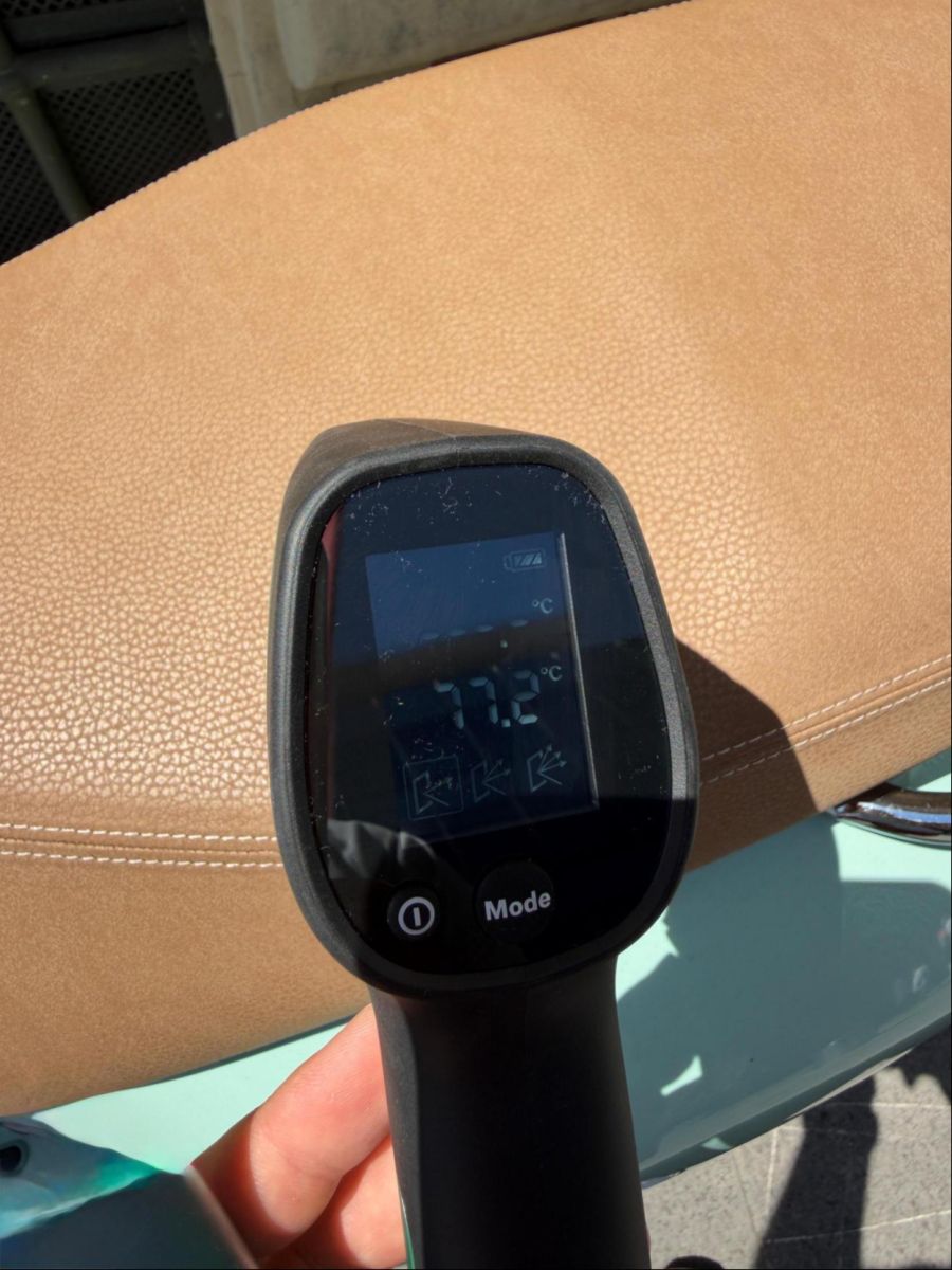 Das Sitzleder ist beinahe 80 Grad heiss.