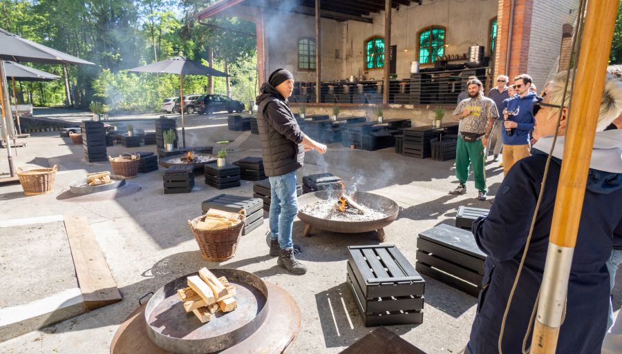 Bei chillfood wird über offenem Feuer mit regionalen und möglichst biologischen Zutaten gekocht.
