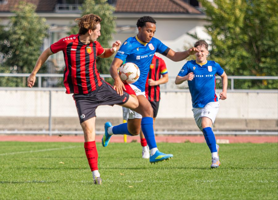Sierra Abia (Bern, links) gegen Rhodes (Italiana).