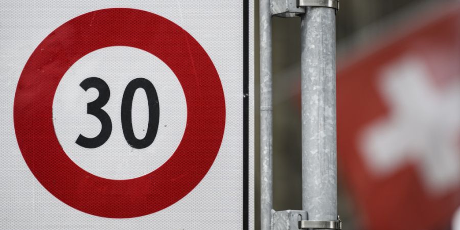 Ein Referendumskomitee wehrt sich im Kanton St. Gallen gegen ein faktisches Verbot von Tempo-30-Zonen auf Kantonsstrassen und Gemeindestrassen erster Klasse. (Symbolbild)