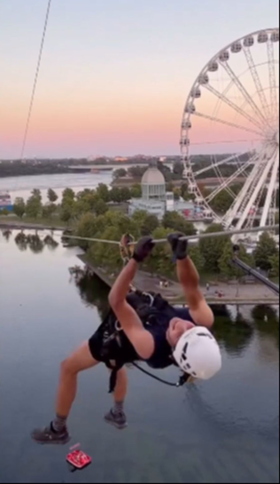 Auf dem Video war eigentlich ein Mitarbeiter zu sehen, der das Stahlseil hochkletterte – es war eine Challenge, kein Unfall.