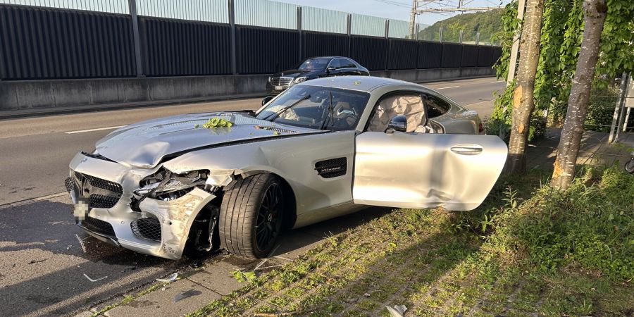 Unfall Bäch Sz
