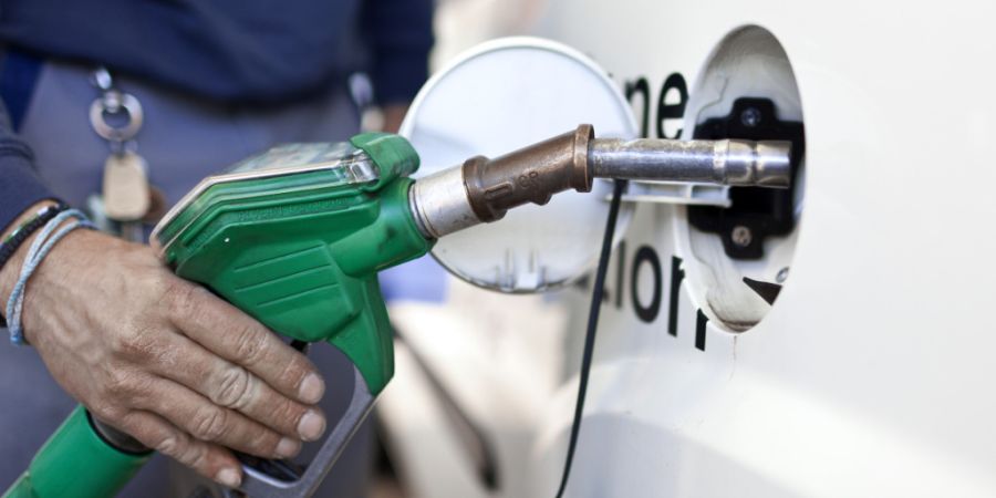 Das Tanken in der Schweiz wird wieder etwas günstiger. (Symbolbild)