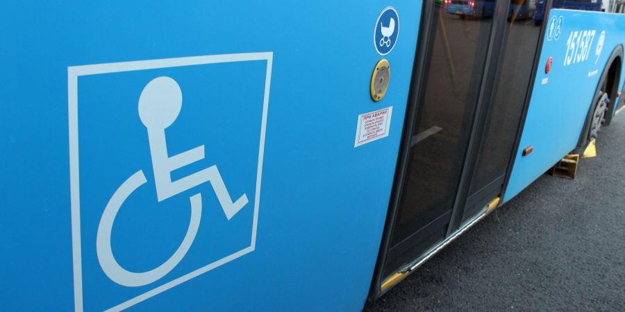 Buss barrrierefrei behindertengerecht Einstieg