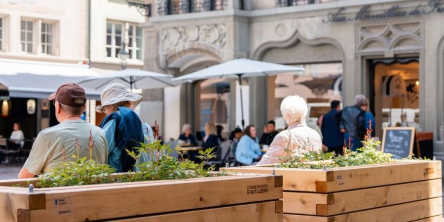 Holzmöbel sollen die Stadt Luzern aufwerten.