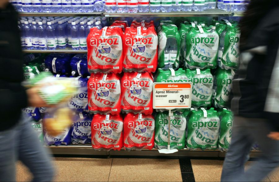 In sehr heissen Sommerwochen verkauft die Migros rund 30 bis 40 Prozent mehr Mineralwasser als üblich.