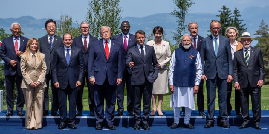 Die Staats- und Regierungschefs der G7 sowie weitere Gäste. Foto: Michael Kappeler/dpa-Pool/dpa