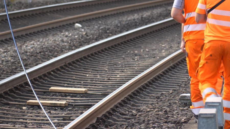 Spezialisten der SBB sind vor Ort.