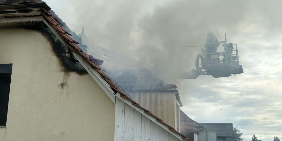 Die Feuerwehren Solothurn und Biberist brachten das Feuer unter Kontrolle.