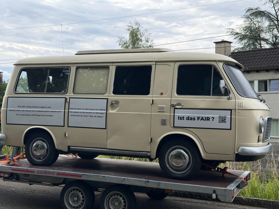 Verschiedenen Botschaften auf Oldtimern ...