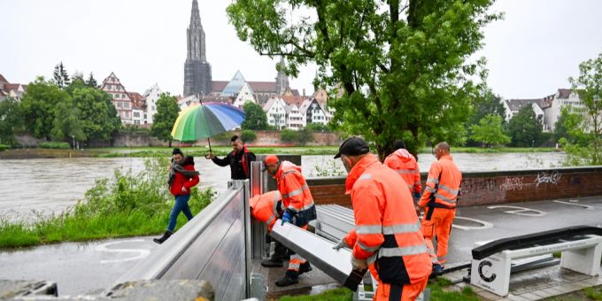 Deutschland - Hochwasser: Frau sass zwei Tage in Baum fest