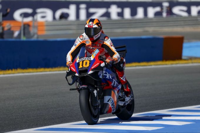 Luca Marini fährt auch 2025 für Honda in der MotoGP. Hauptsponsor Repsol ist dagegen nicht länger dabei. Luca Marini MotoGP Honda