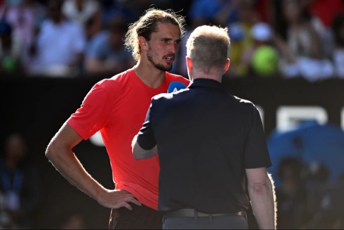 Alexander Zverev spricht nach dem Halbfinaleinzug bei den Australian Open im On-Court-Interview über sein Ritual mit seiner Freundin. australian open