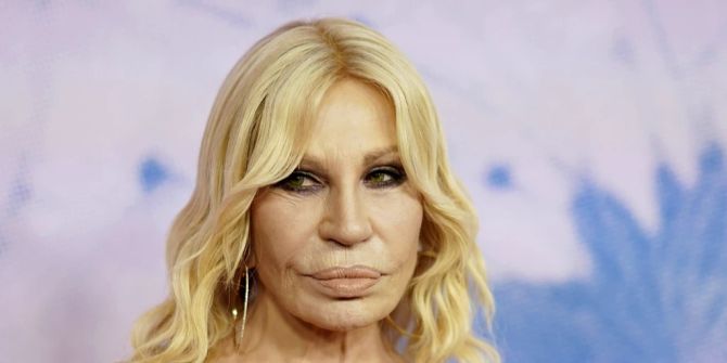 Donatella Versace tritt