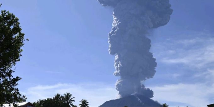 Der indonesische Vulkan Ibu ist erneut ausgebrochen. (Archivbild) Vulkan Ibu