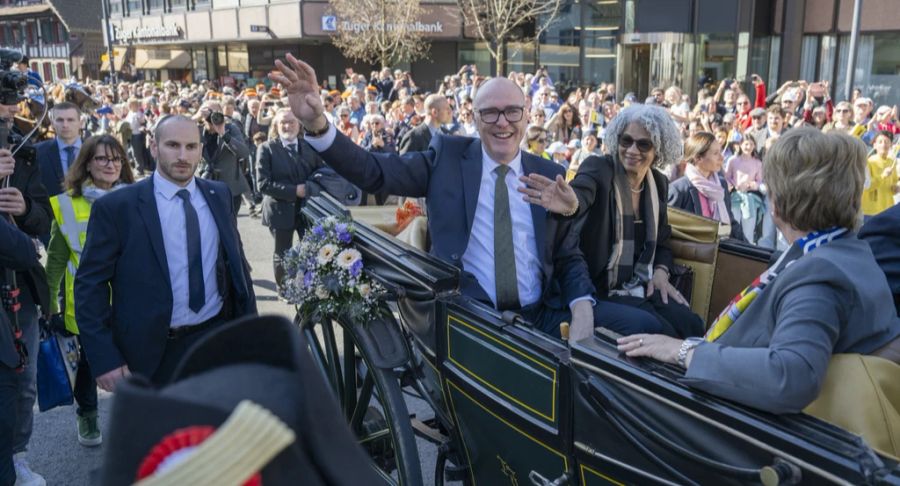 Der neue Bundesrats Martin Pfister wurde in Baar ZG festlich empfangen.