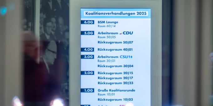 Keine Gruppenfotos, keine Pressekonferenzen - bislang halten sich die Verhandler an ihre eigenen Vorgaben zum Ablauf der Koalitionsverhandlungen.