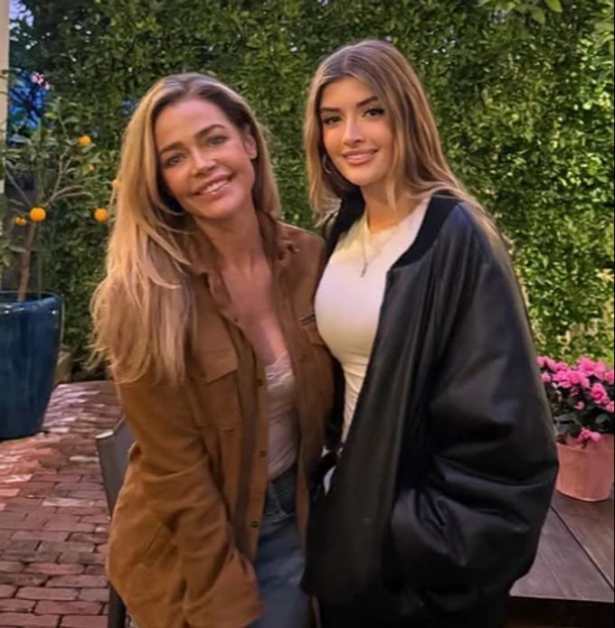 Sami Sheen und ihre Mutter Denise Richards. Sami Sheen