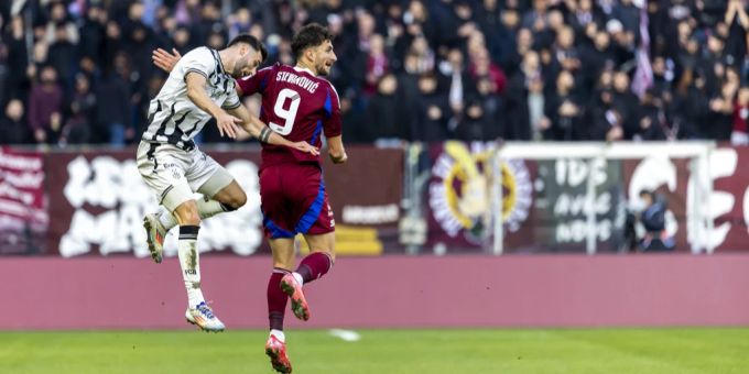Dominik Schmid vom FC Basel im Zweikampf gegen Servettes Stevanovic. FC Basel