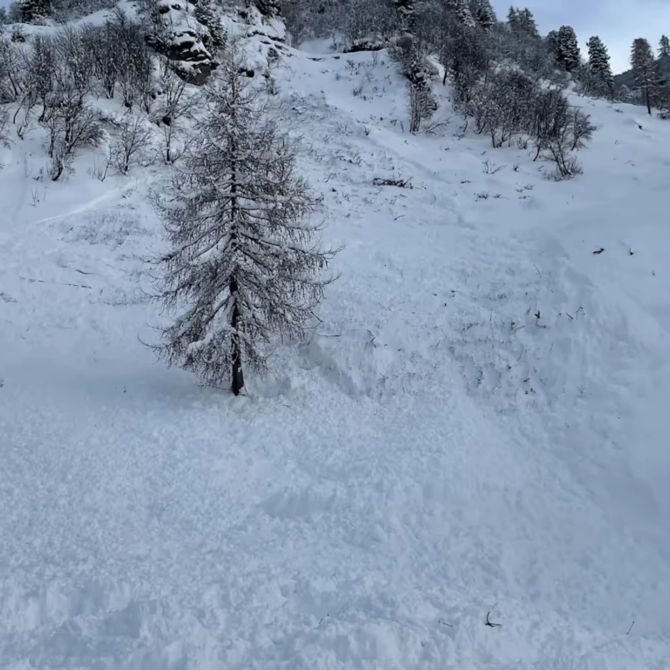 Lawine Loipe Langlauf verschüttet