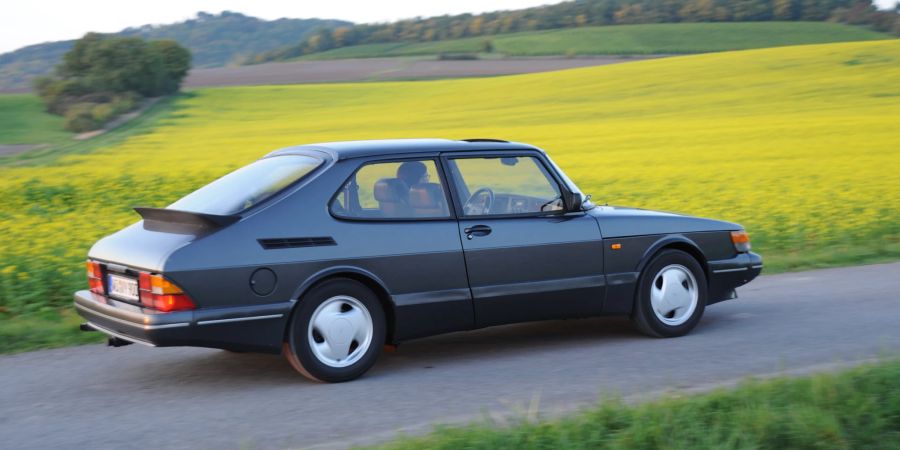 Saab 900