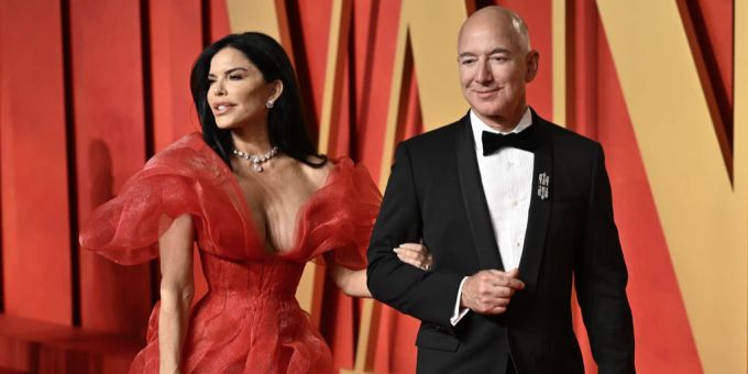Lauren Sánchez bevorzugt heute tief ausgeschnittene, sexy Designs. Lauren Sánchez Jeff Bezos