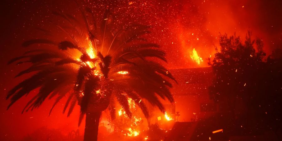 Die schlimmen Feuer in Kalifornien haben auch Auswirkungen auf geplante Hollywood-Veranstaltungen.