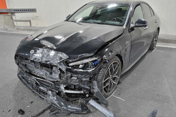 Keine Verletzten bei Unfall im Reussporttunnel. Unfall im Reussporttunnel