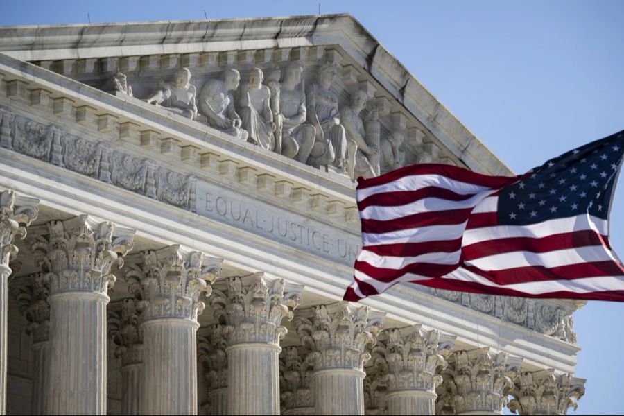 Supreme Court Flagge Trump