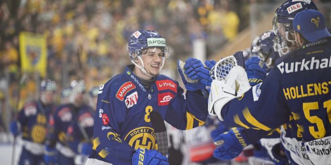 Der HC Davos erkämpft sich im zweiten Heimspiel gegen den ZSC den zweiten Punkt im Playoff-Halbfinal. HC Davos