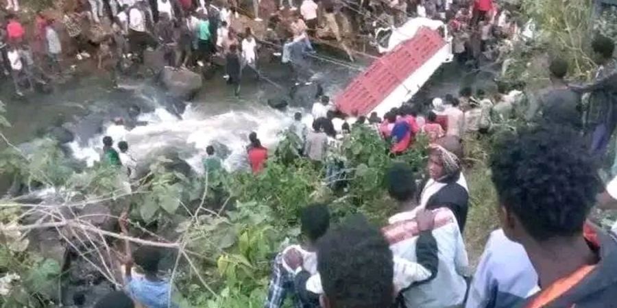 Der mit Hochzeitsgästen beladene Lastwagen ist beim Überqueren einer Brücke in den Galana-Fluss gestürzt.