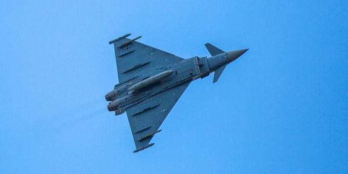 Deutsche Eurofighter fangen ein russisches Aufklärungsflugzeug nahe der Insel Rügen ab. (Symbolbild) rügen Deutsche Eurofighter