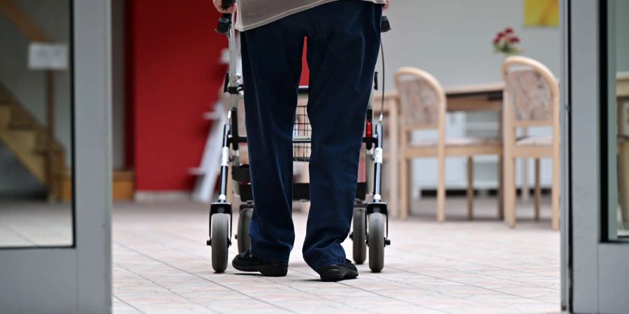 14 Prozent der Pflegebedürftigen werden vollstationär im Pflegeheim versorgt. (Symbolbild)