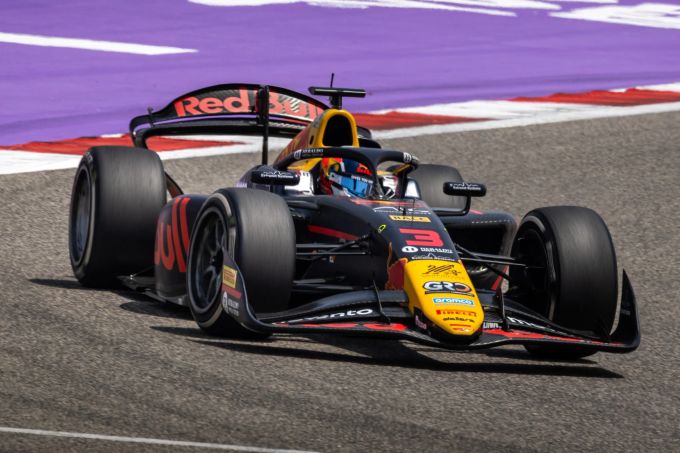 Pepe Marti (Red Bull Campos) gewinnt in Bahrain. Formel 2 Pepe Marti