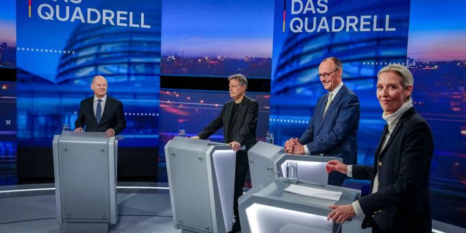 Die Kanzlerkandidaten Olaf Scholz (SPD); Robert Habeck (Grüne), Friedrich Merz (CDU) und Alice Weidel (AfD) beharkten sich in einer Talkrunde bei RTL und ntv. tv habeck
