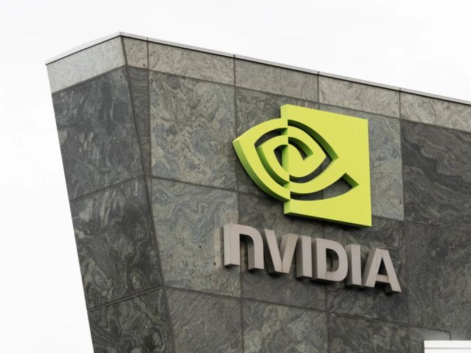 Wo sich die neuen Grafikkarten von Nvidia preislich einordnen, ist noch nicht ganz klar. (Symbolbild) Nvidia Logo Gebäude